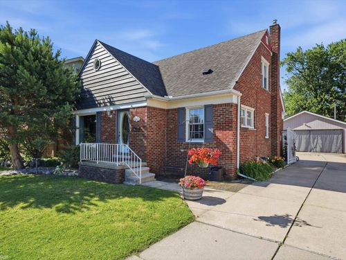 22820 Ridgeway St, Saint Clair Shores, MI, 48080-4094 | Card Image