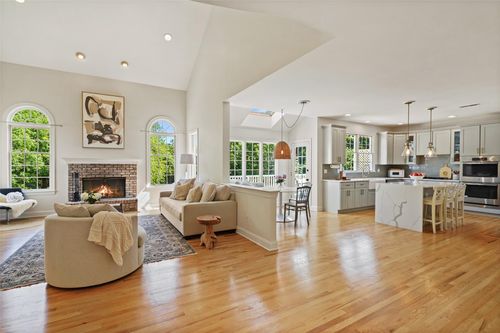 10 Inverness Ct, White Plains, NY, 10605-5113 | Card Image