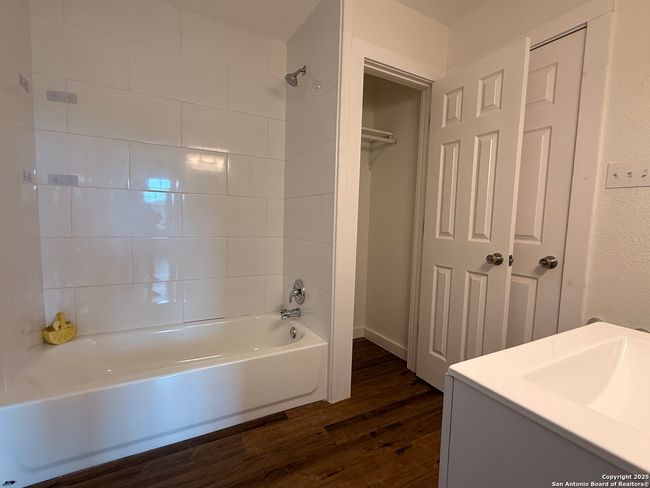 124 Herweck Dr, House other with 4 bedrooms, 3 bathrooms and null parking in Castle Hills TX | Image 25