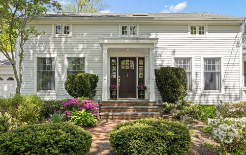 8 Prospect Rd, Centerport, NY, 11721-1130 | Card Image