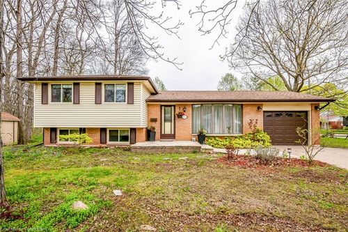 122 Forest Hill Rd, Grimsby, ON, L3M1A3 | Card Image