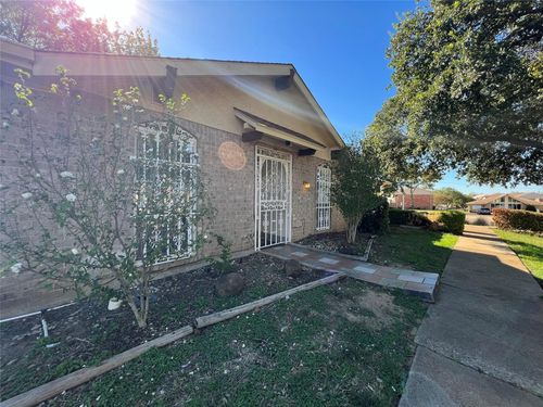 26-3 E Townhouse Ln, Grand Prairie, TX, 75052-5922 | Card Image