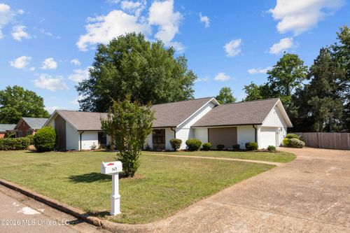 143 Rolling Meadows Dr, Jackson, MS, 39211-3036 | Card Image