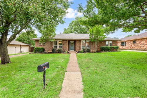 7529 Mapleleaf Dr, North Richland Hills, TX, 76182-7908 | Card Image