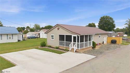 802 7th Ave, Parkersburg, WV, 26101-6008 | Card Image
