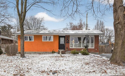 2401 Magnus Ave, Ottawa, ON, K1G1J7 | Card Image