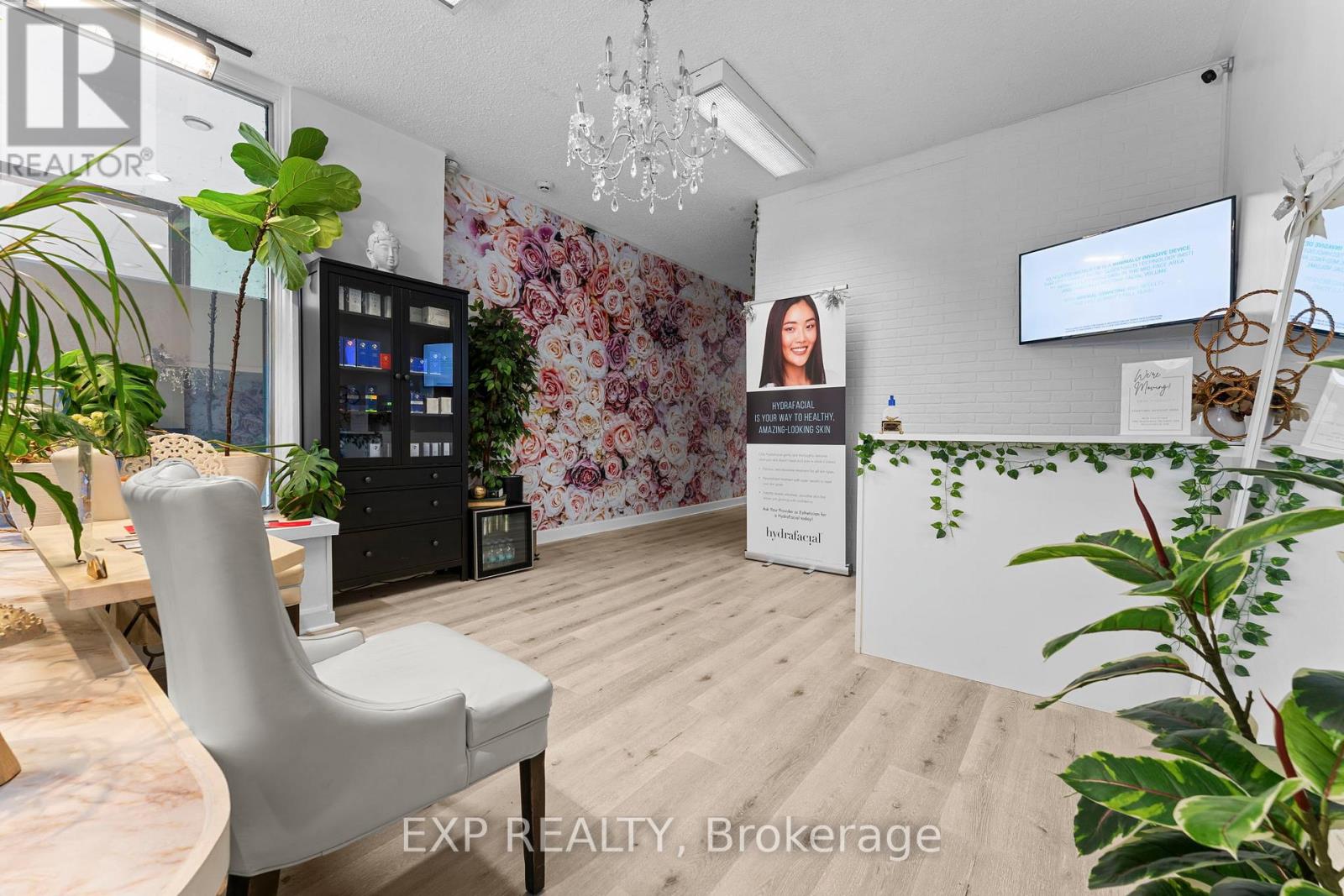 Commercial Lease in Mississauga (Port Credit)
