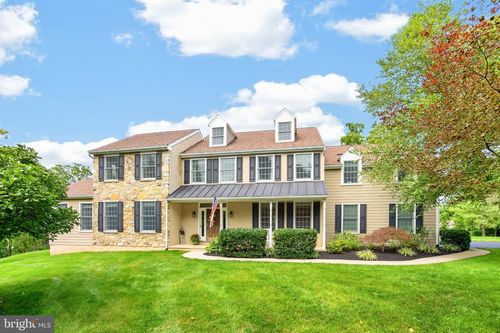595 Old State Rd, ROYERSFORD, PA, 19468-3217 | Card Image