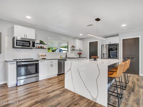 3010 E Yucca St, Phoenix, AZ, 85028-2615 | Card Image