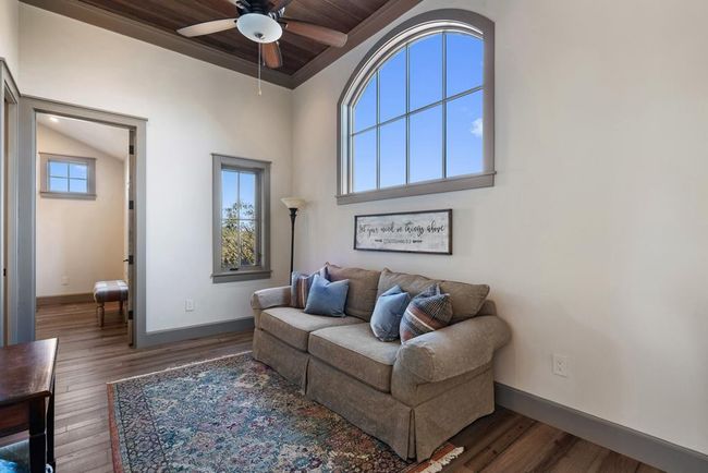 Sitting area upstairs | Image 35