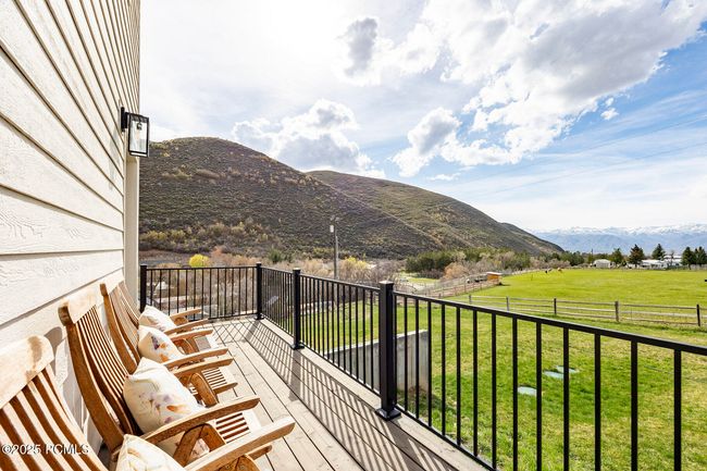 4611 S Cove Ln, Home with 3 bedrooms, 3 bathrooms and null parking in Daniel UT | Image 46