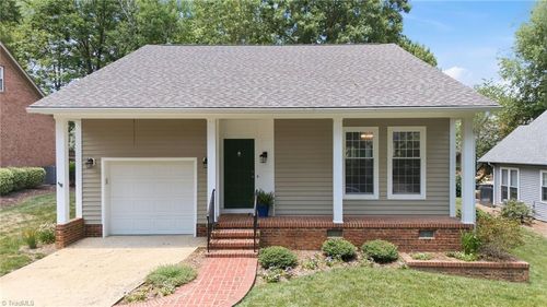 6 Willow Oak St, Elon, NC, 27244-9105 | Card Image