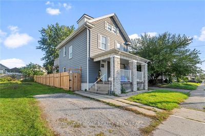 6423 Barker St, House other with 3 bedrooms, 3 bathrooms and 6 parking in Niagara Falls ON | Image 2