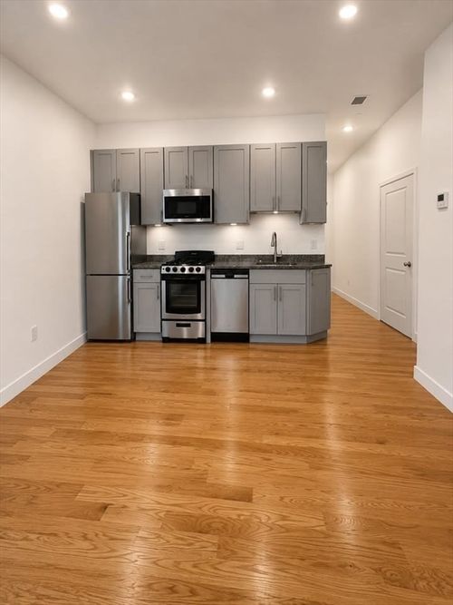 201-64 Market St, Lynn, MA, 01901-1153 | Card Image