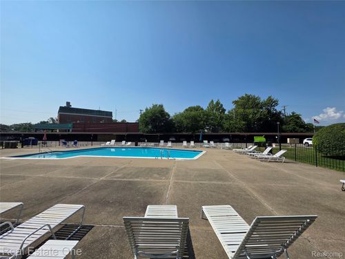 311 Riviera Dr, Saint Clair Shores, MI, 48080-1537 | Card Image