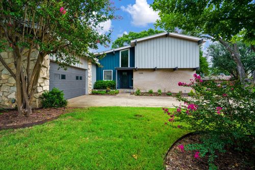 12208 Treeview Ln, Farmers Branch, TX, 75234-7810 | Card Image