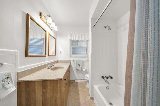 2nd full bath off of the hallway | Image 18