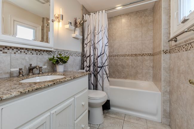 2033 Headon Forest Dr, House other with 5 bedrooms, 4 bathrooms and 2 parking in Burlington ON | Image 25