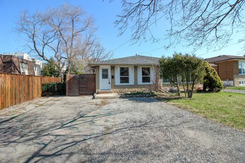 881 Lawrence Rd, Hamilton, ON, L8K2A4 | Card Image