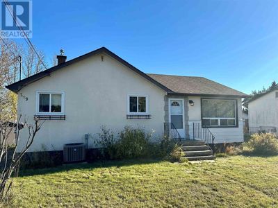 209 Regina Ave, Home with 2 bedrooms, 2 bathrooms and null parking in Thunder Bay ON | Image 1