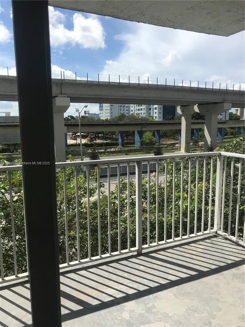 apt-307-850 N Miami Ave, Miami, FL, 33136-3525 | Card Image