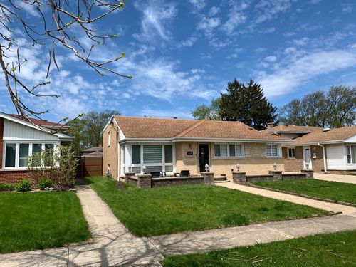 8654 N Oketo Ave, Niles, IL, 60714-2018 | Card Image