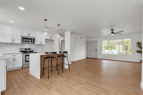 601 Huntington St, Las Vegas, NV, 89107-1713 | Card Image