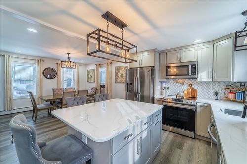 17 Beecher St, Pawtucket, RI, 02860-1806 | Card Image