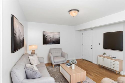 1-10 E Mineola Avenue, Hempstead, NY, 11580 | Card Image