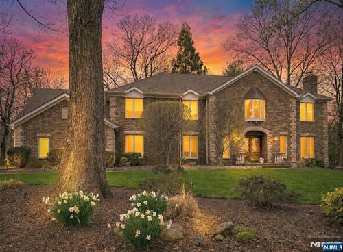 24 Country Club Way, Demarest, NJ, 07627-1803 | Card Image