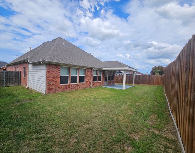 Safe back yard with privacy fence | Image 31