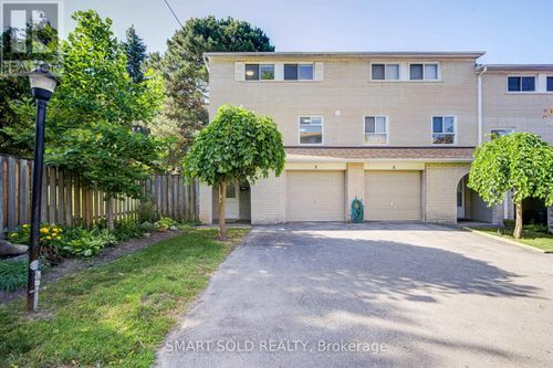 9-81 Rameau Dr, North York, ON, M2H1T6 | Card Image