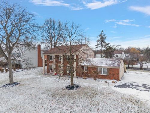 4250 Greenstown Dr, West Bloomfield, MI, 48323-2724 | Card Image