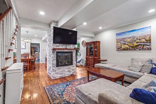 406 Superior St, Saint Paul, MN, 55102-2900 | Card Image