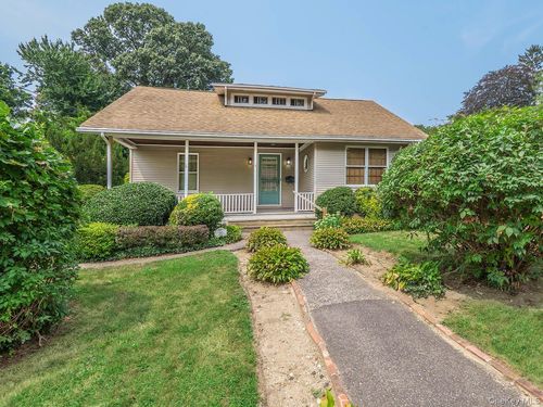39 Cody Ave, Glen Head, NY, 11545-1210 | Card Image
