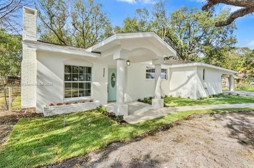 8020 N Edison Ave, TAMPA, FL, 33604-3915 | Card Image