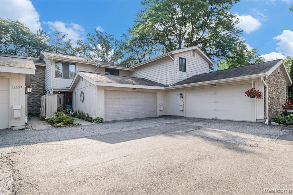 Creek View Cir, West Bloomfield, MI 48322 #1