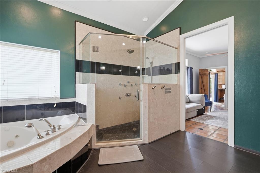 Residential in NAPLES 5