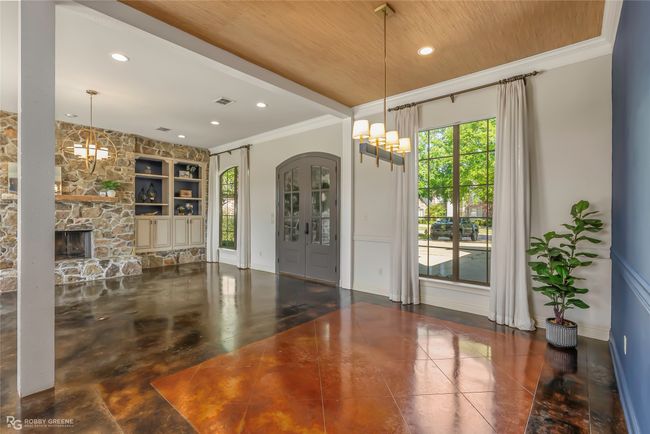 Living room and dining room are open for entertaining. | Image 4