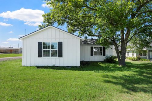 104 County Road 3001, Lott, TX, 76656-3543 | Card Image
