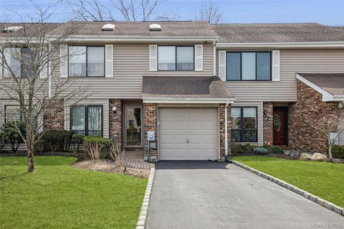 157 Hidden Ponds Cir, Smithtown, NY, 11787-5234 | Card Image