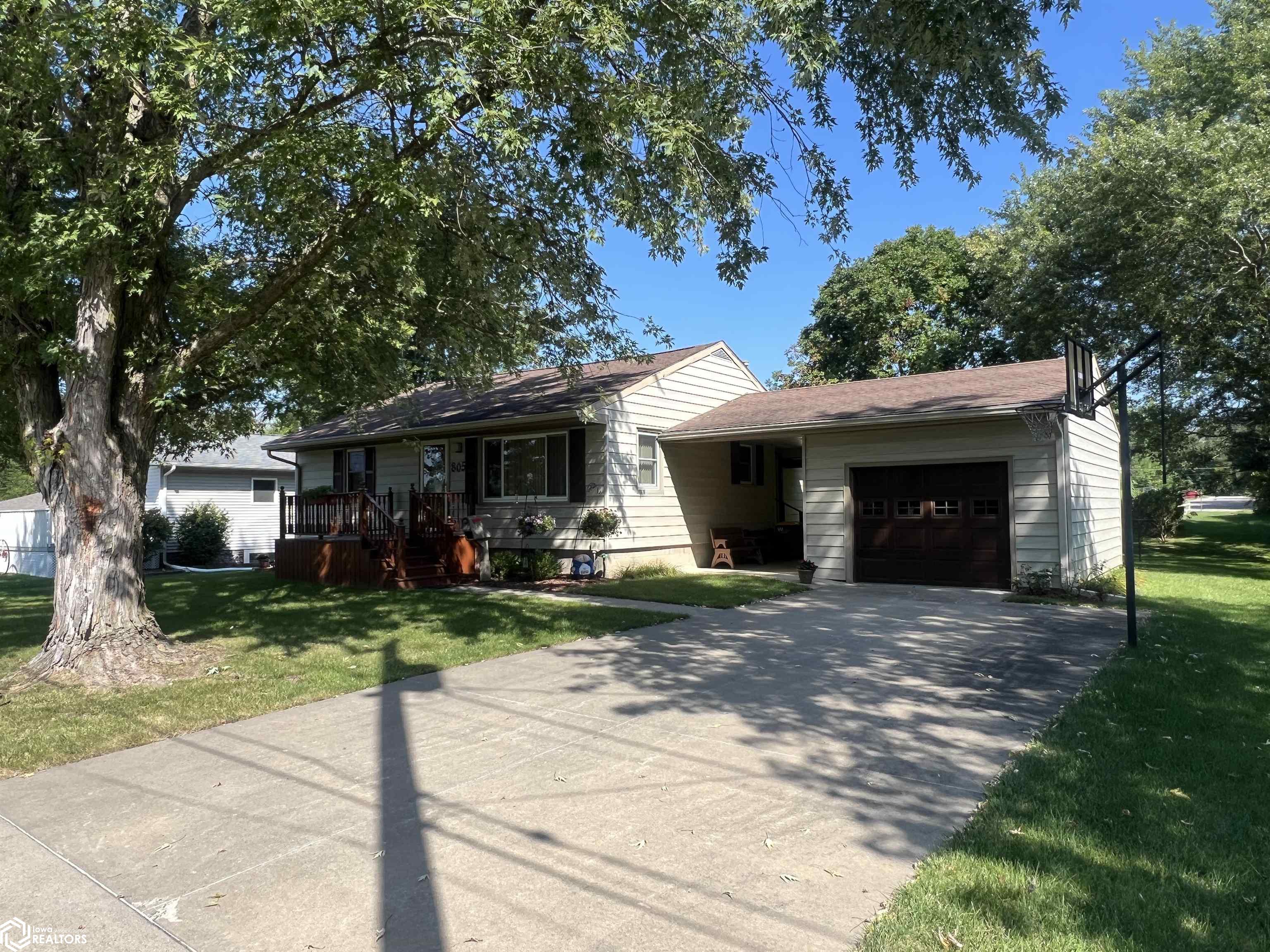 Tyler Ave, Fairfield, IA 52556