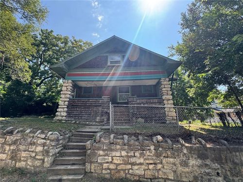 335 Bales Ave, Kansas City, MO, 64124-1972 | Card Image