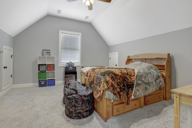 Guest bedroom upstairs | Image 18