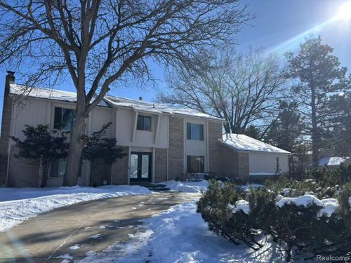 28840 Nottoway Dr, Farmington Hills, MI, 48331-2547 | Card Image