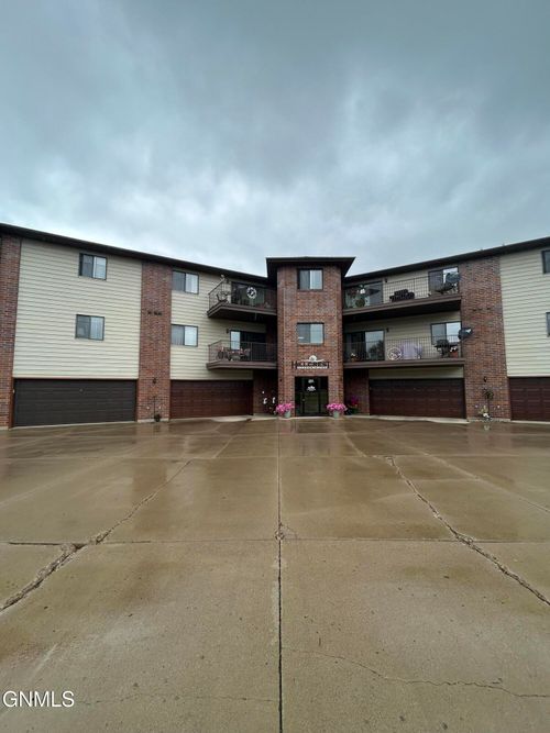 1511 3rd St Se, Jamestown, ND, 58401-3975 | Card Image