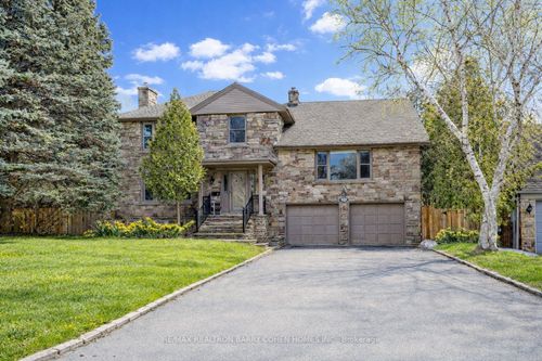 19 Lower Links Rd, North York, ON, M2P1H5 | Card Image