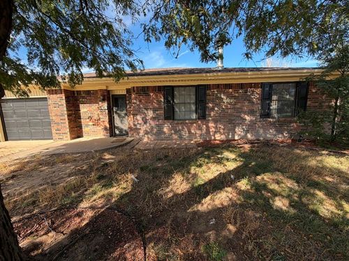 2106 N Beaver St, Guymon, OK, 73942-2504 | Card Image