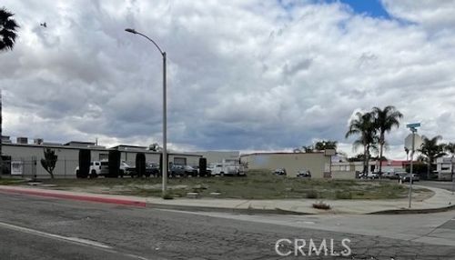 572 S Grand Ave, San Jacinto, CA, 92582-3832 | Card Image