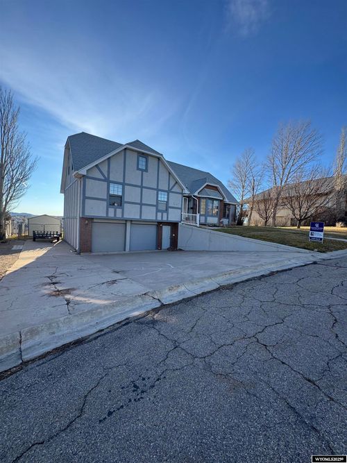 221 Rimrock Dr, Evanston, WY, 82930-2129 | Card Image